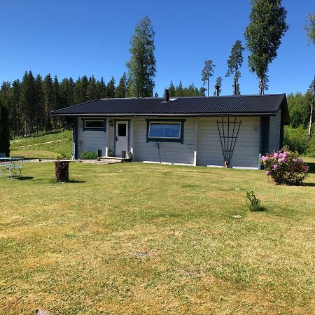 Mysig Timmerstuga Med Braskamin Naera Hovfjaellet Torsby Exterior foto