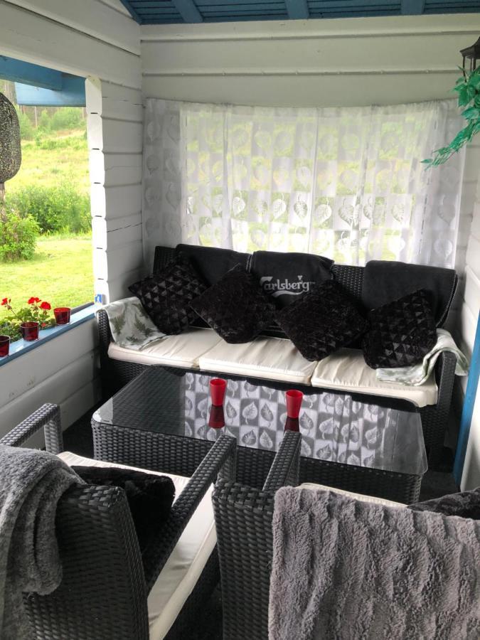 Mysig Timmerstuga Med Braskamin Naera Hovfjaellet Torsby Exterior foto