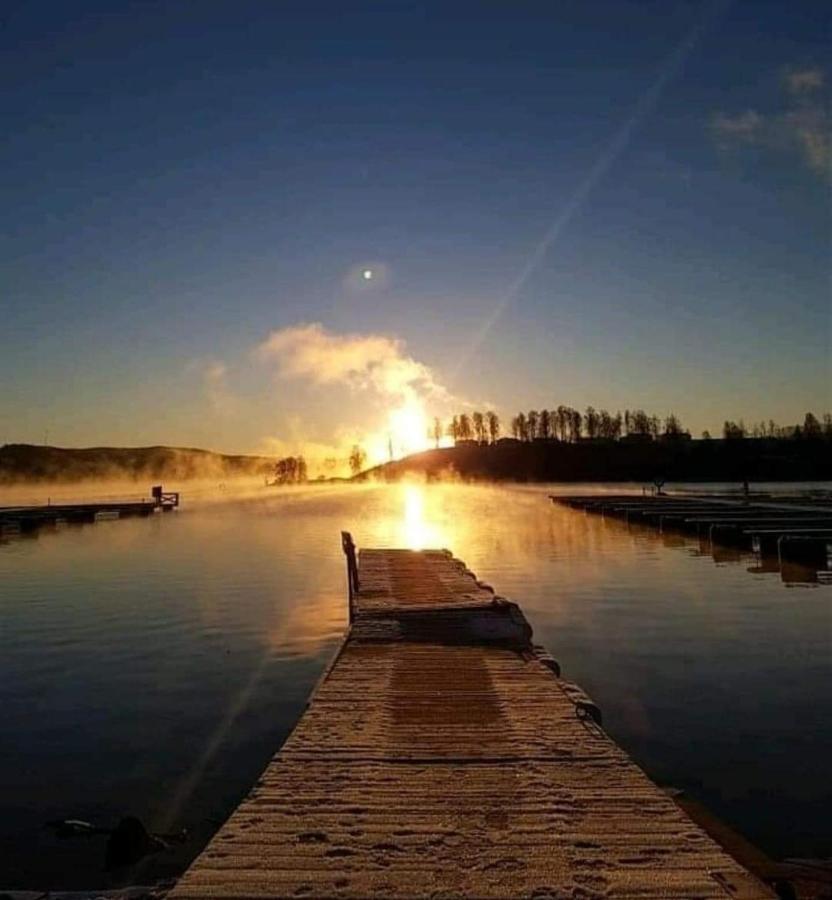 Mysig Timmerstuga Med Braskamin Naera Hovfjaellet Torsby Exterior foto