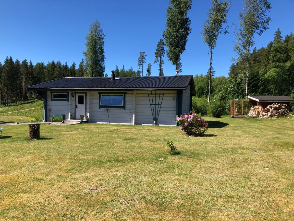 Mysig Timmerstuga Med Braskamin Naera Hovfjaellet Torsby Exterior foto